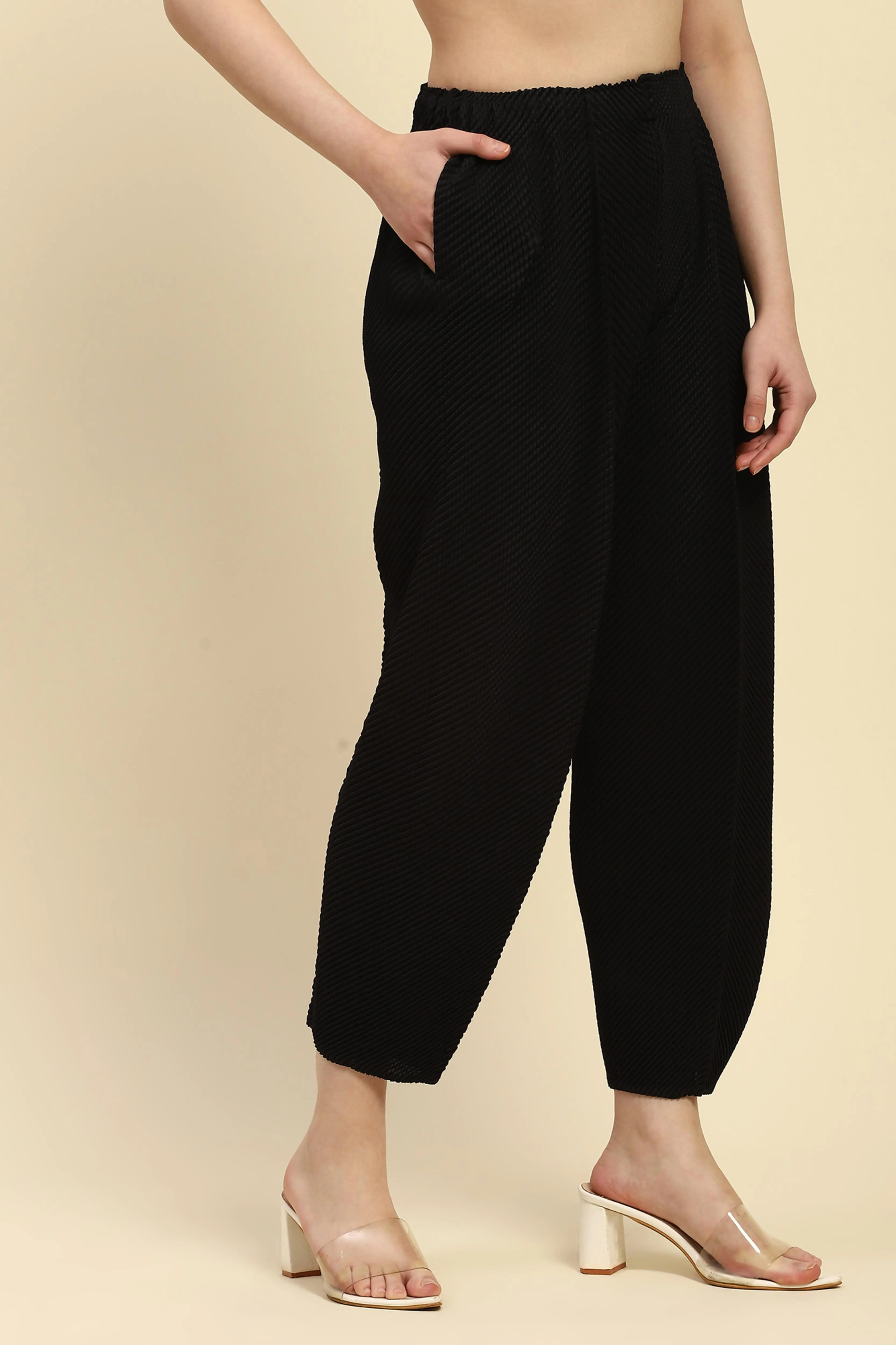 Black Pleated Loose Lower - Image 3