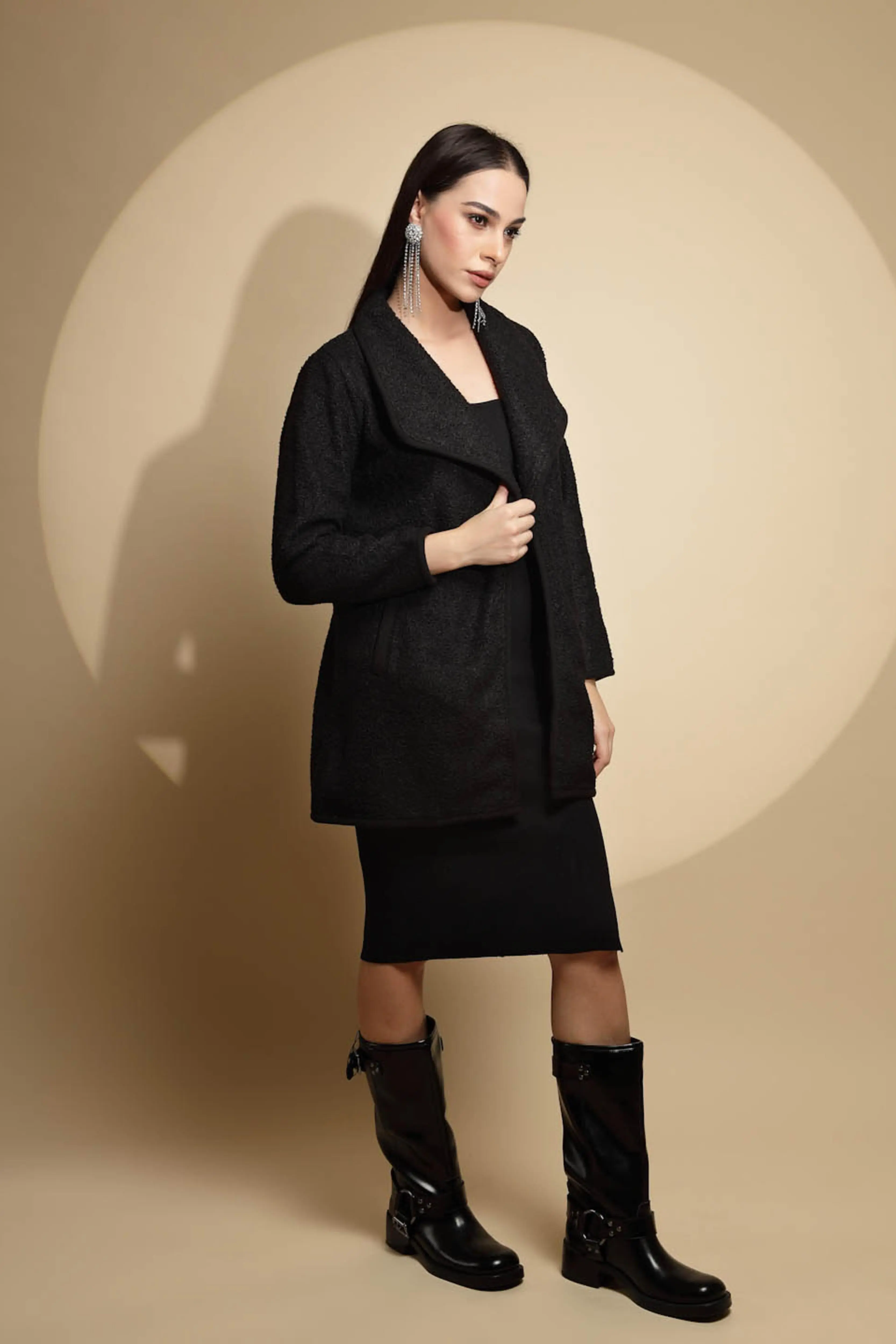 Black Solid Full Sleeve Collar Neck Knitted Winter Shrug - Image 3