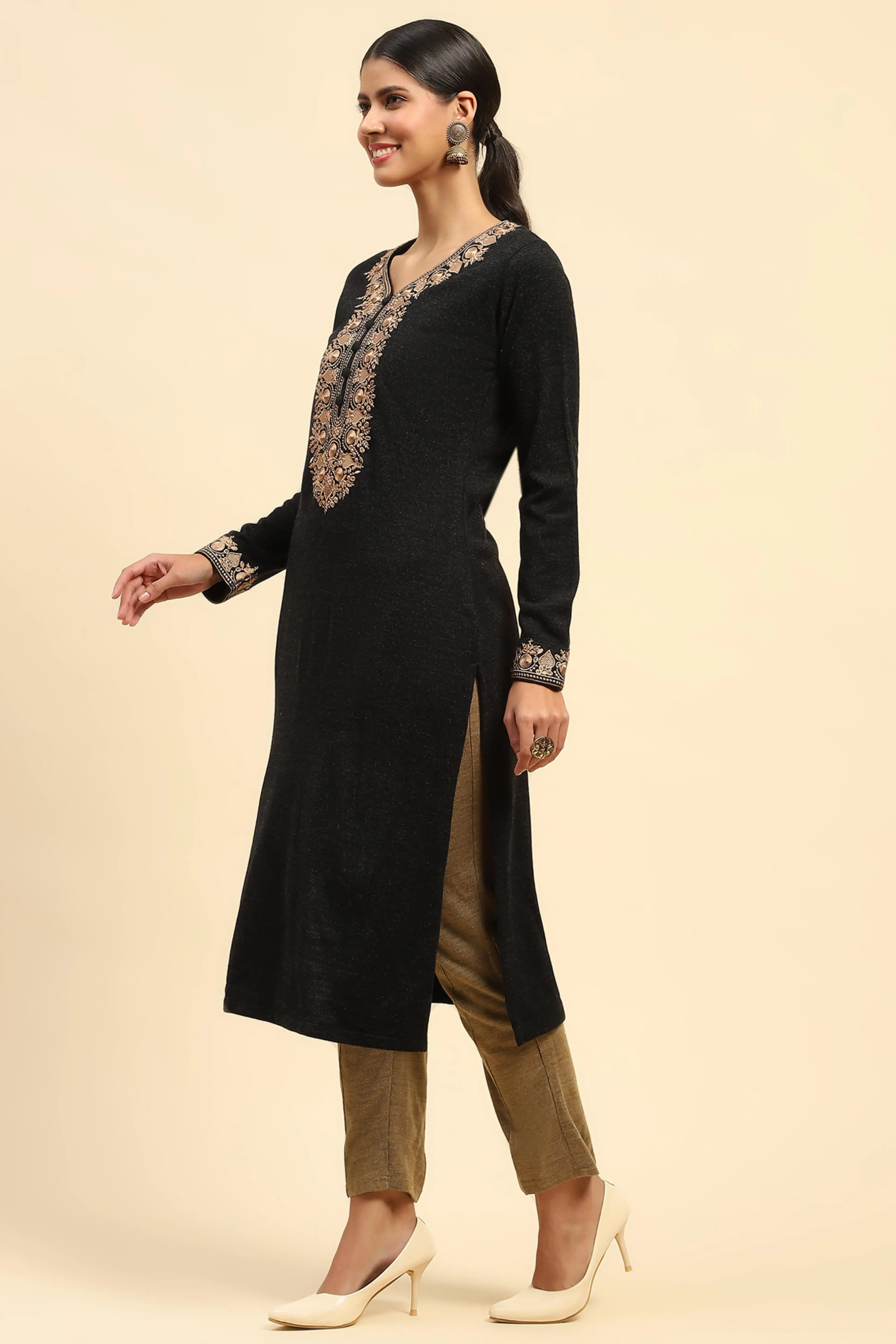 Black Woolen Embroidered Kurta - Image 2