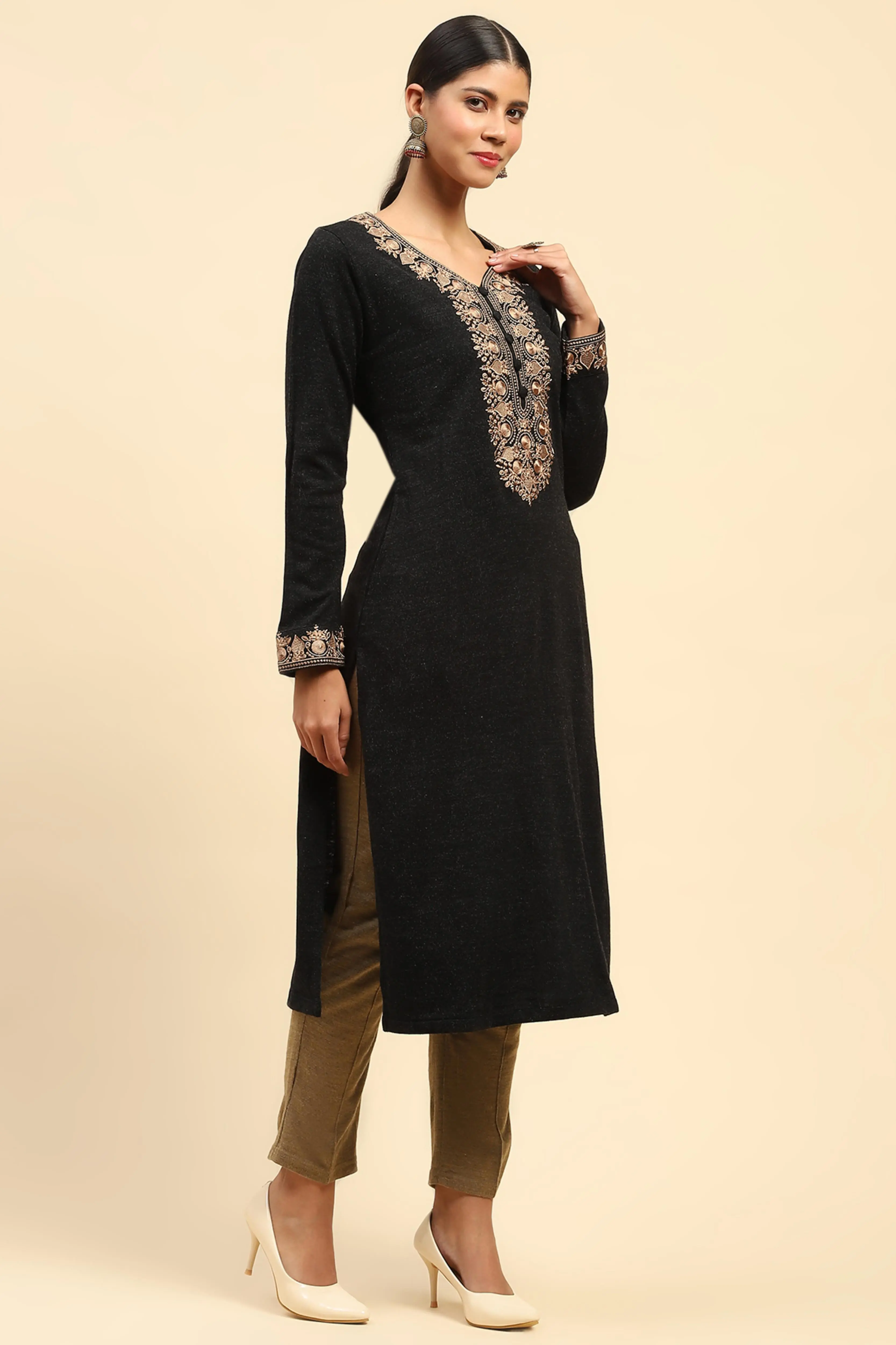 Black Woolen Embroidered Kurta - Image 3
