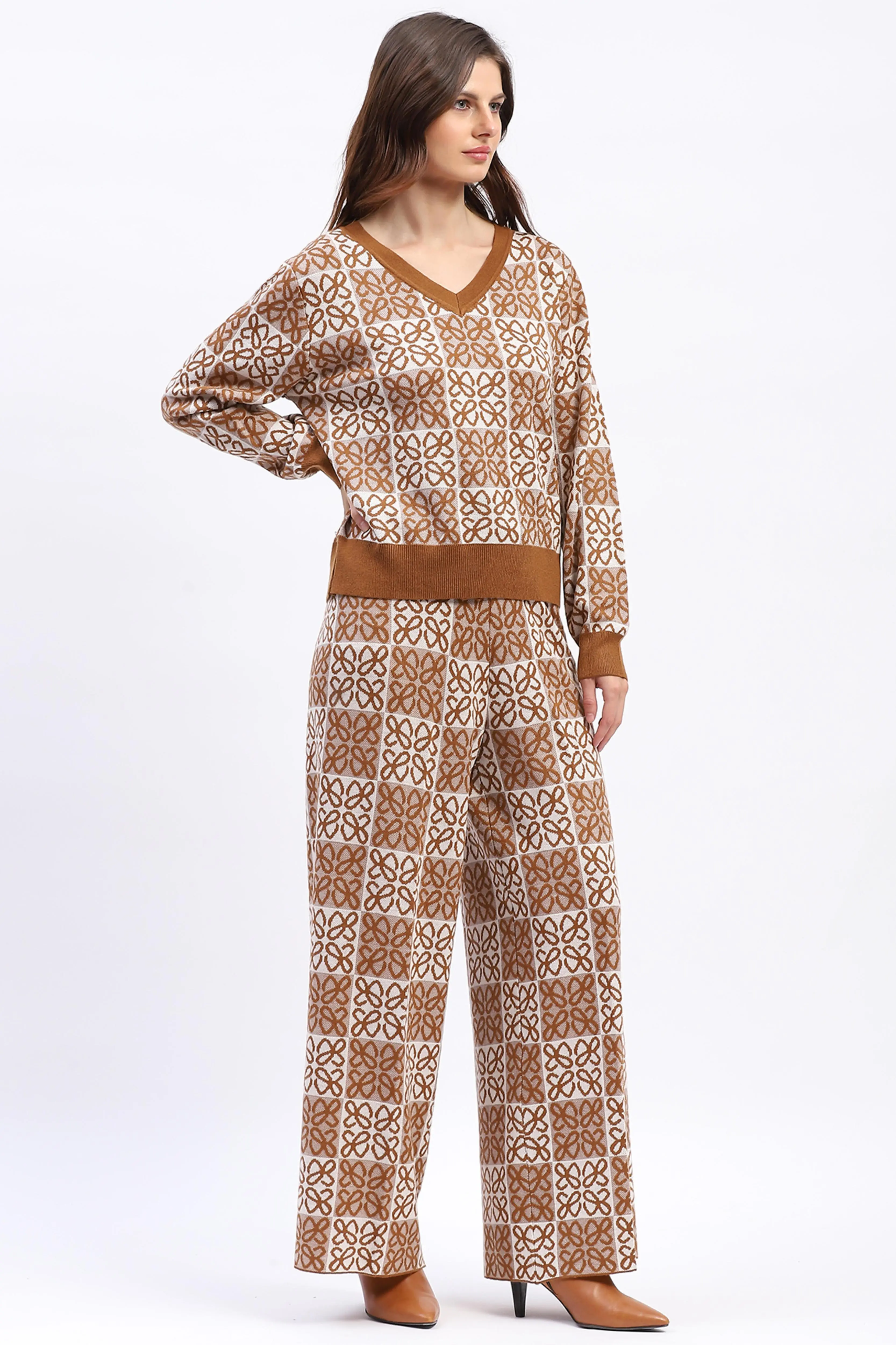 Chic Winter Pullover Set - Image 4
