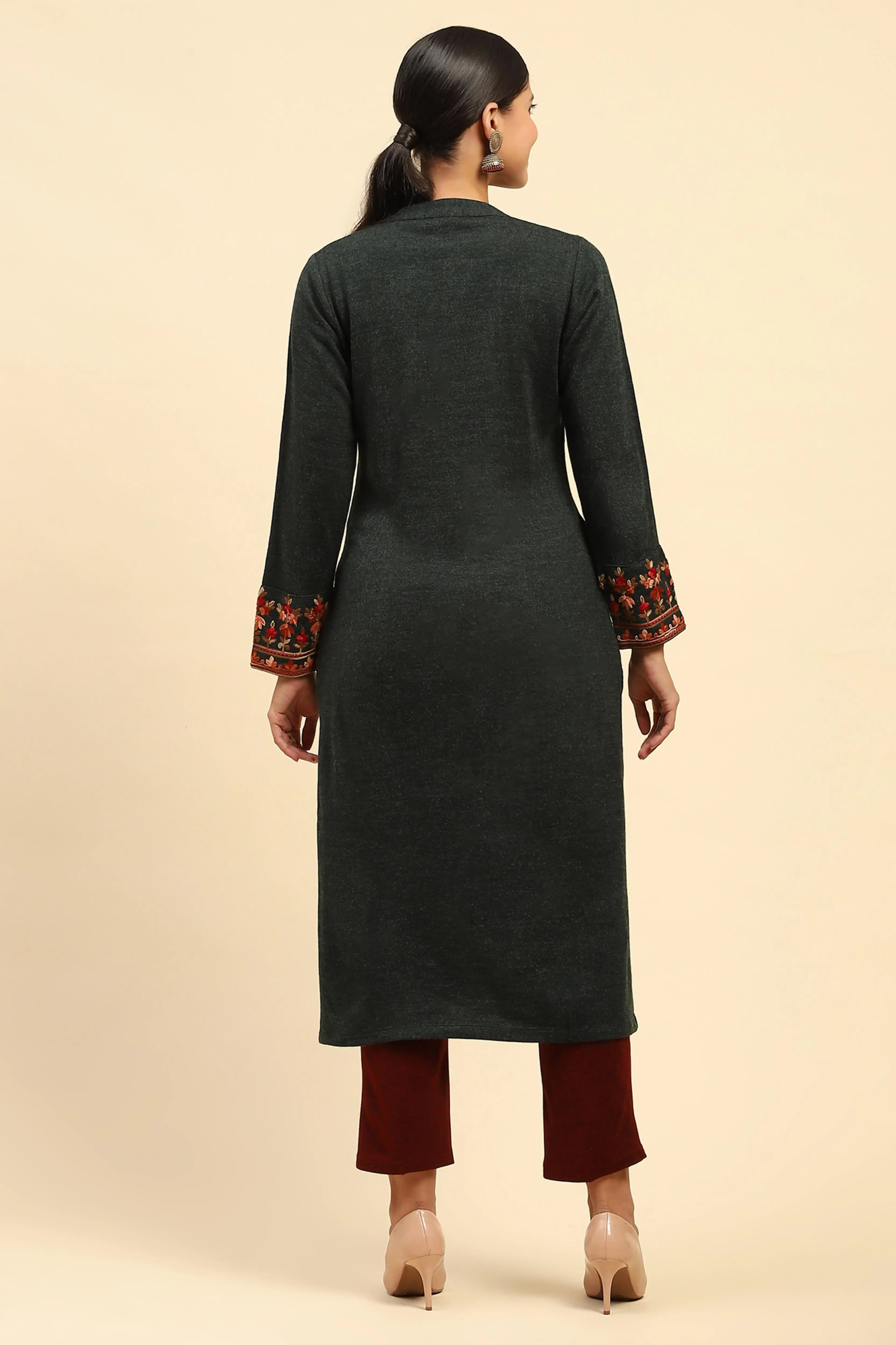 Olive WoolenThread Embroidered Kurta - Image 3