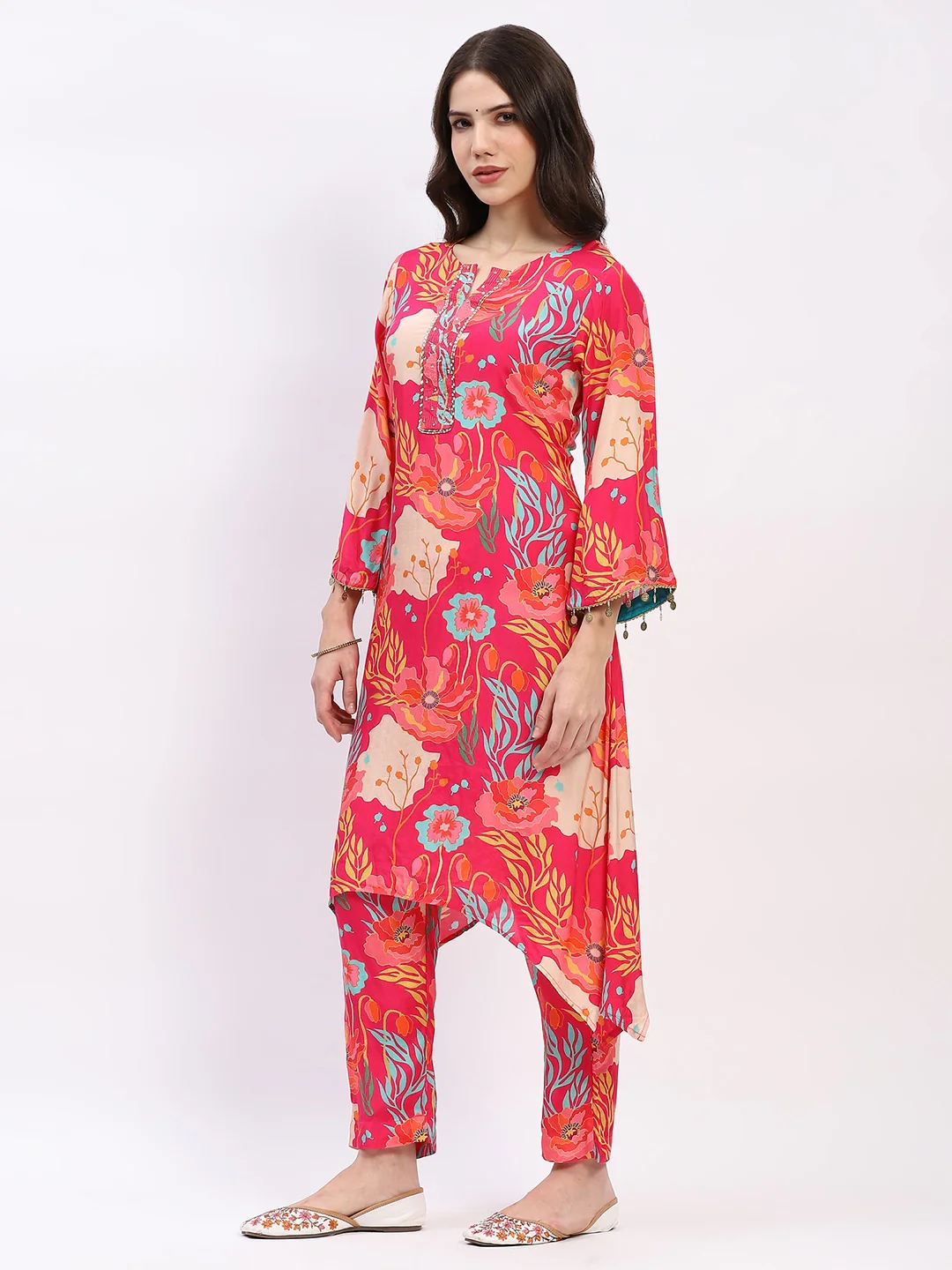 Embellished Festive Kurta Set - Image 3