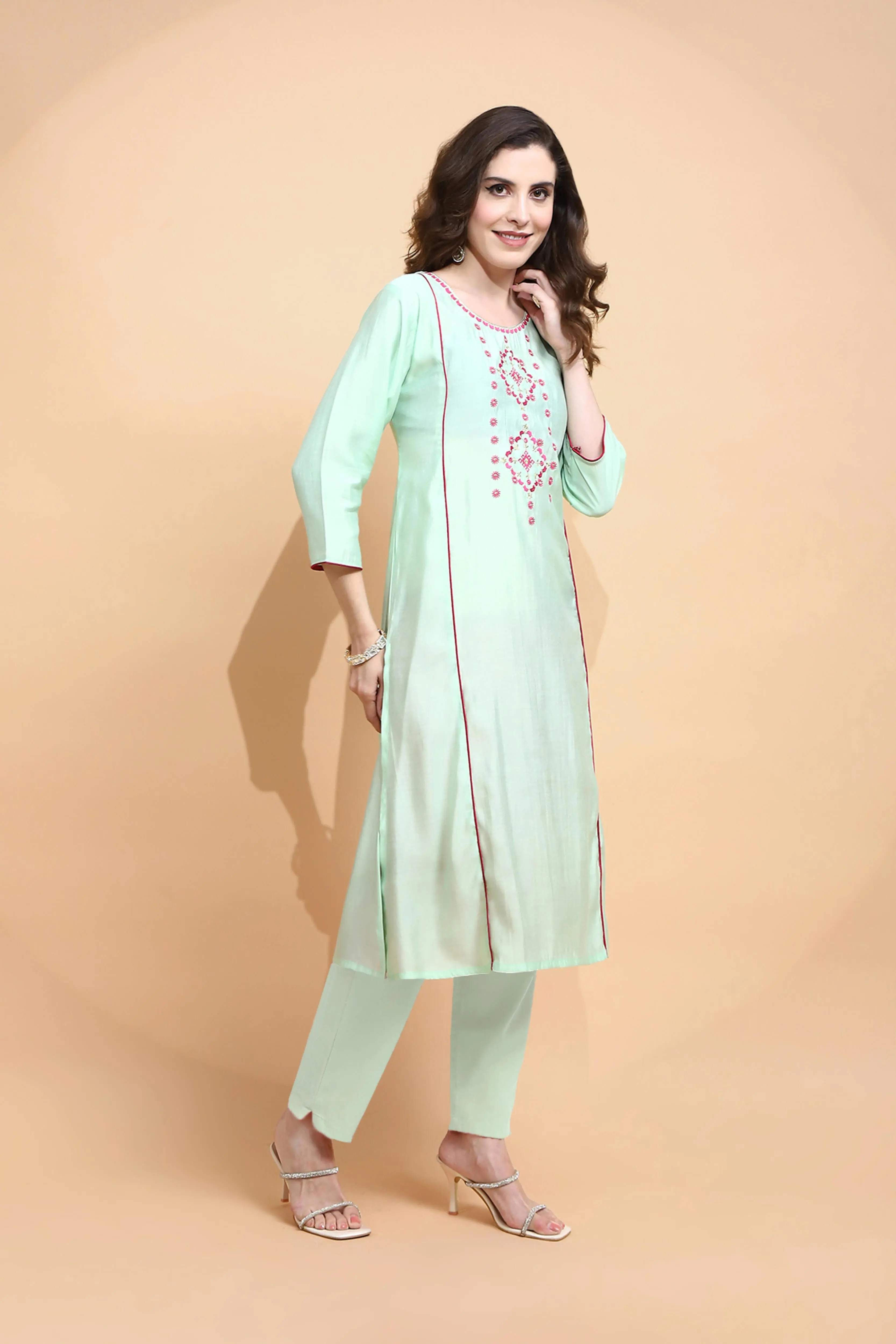 Green Embroidered Muslin Kurta - Image 3