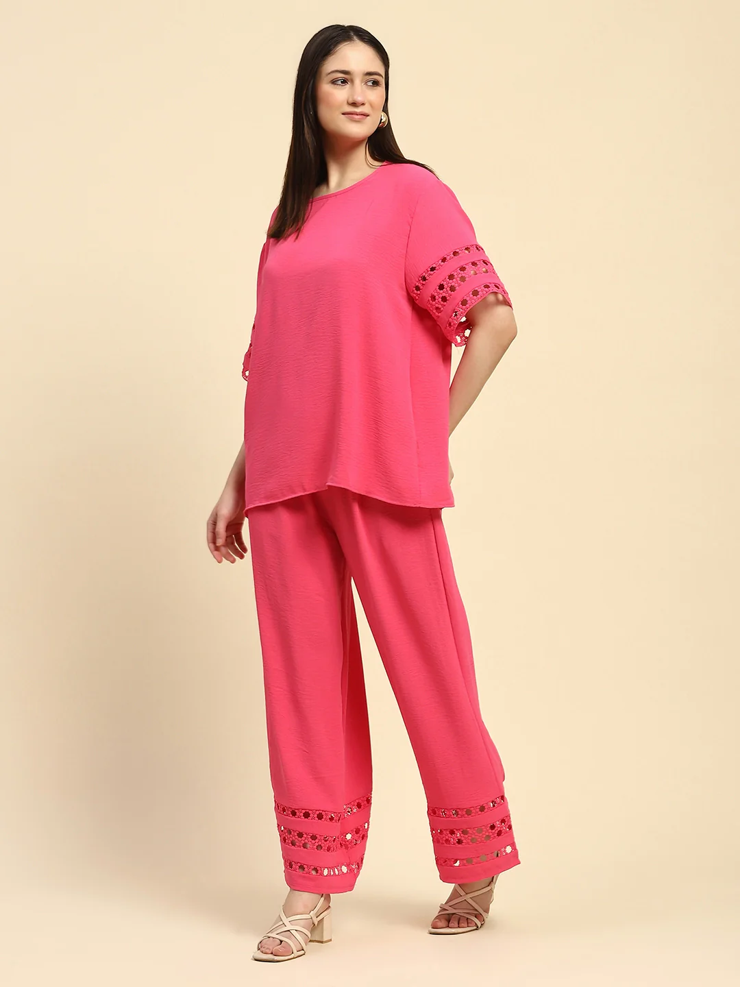 Pink Solid Lace Loose Nightsuit - Image 10
