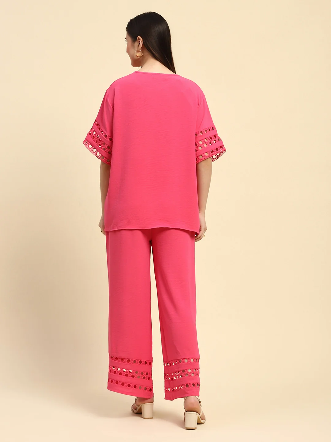 Pink Solid Lace Loose Nightsuit - Image 13