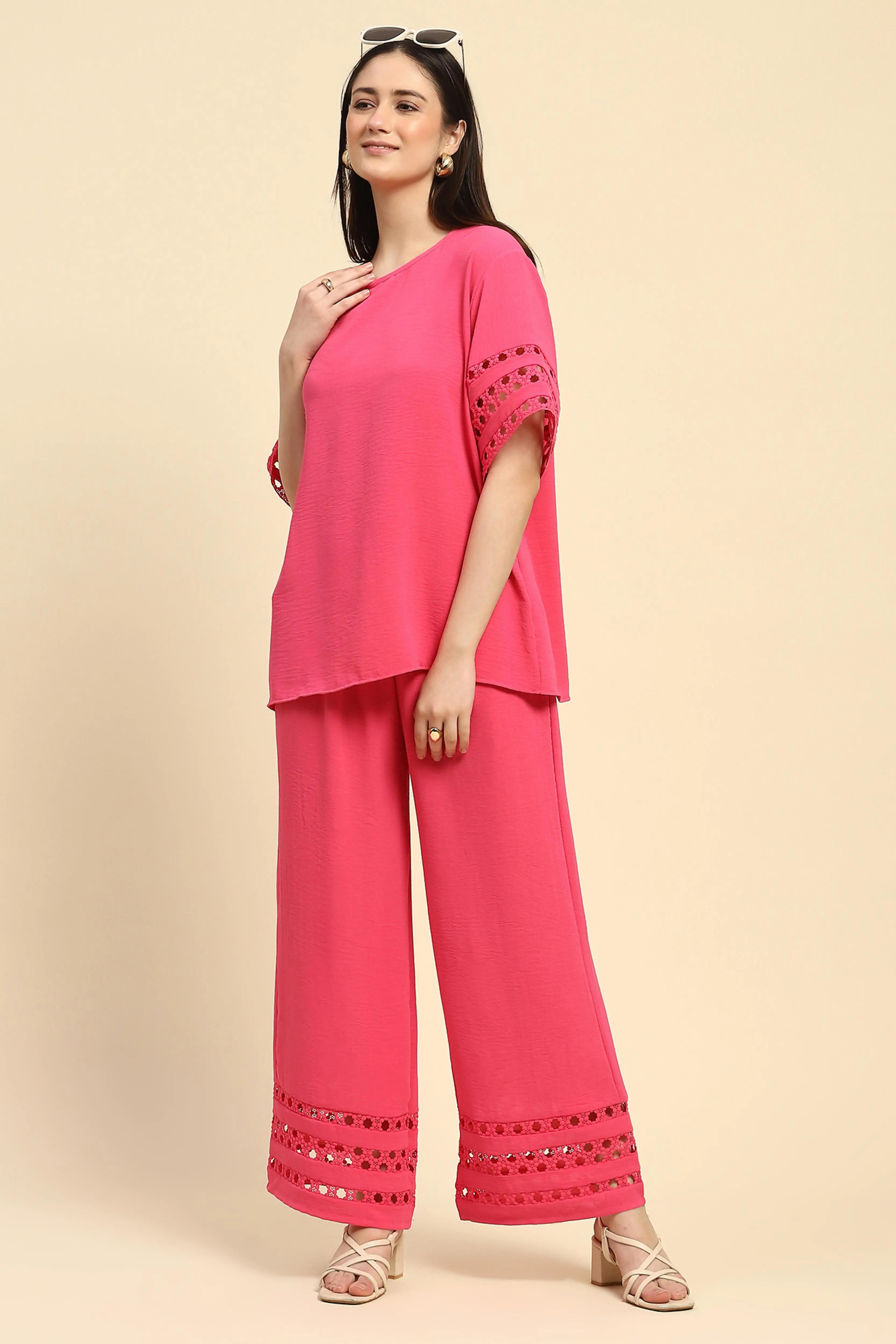 Pink Solid Lace Loose Nightsuit - Image 6