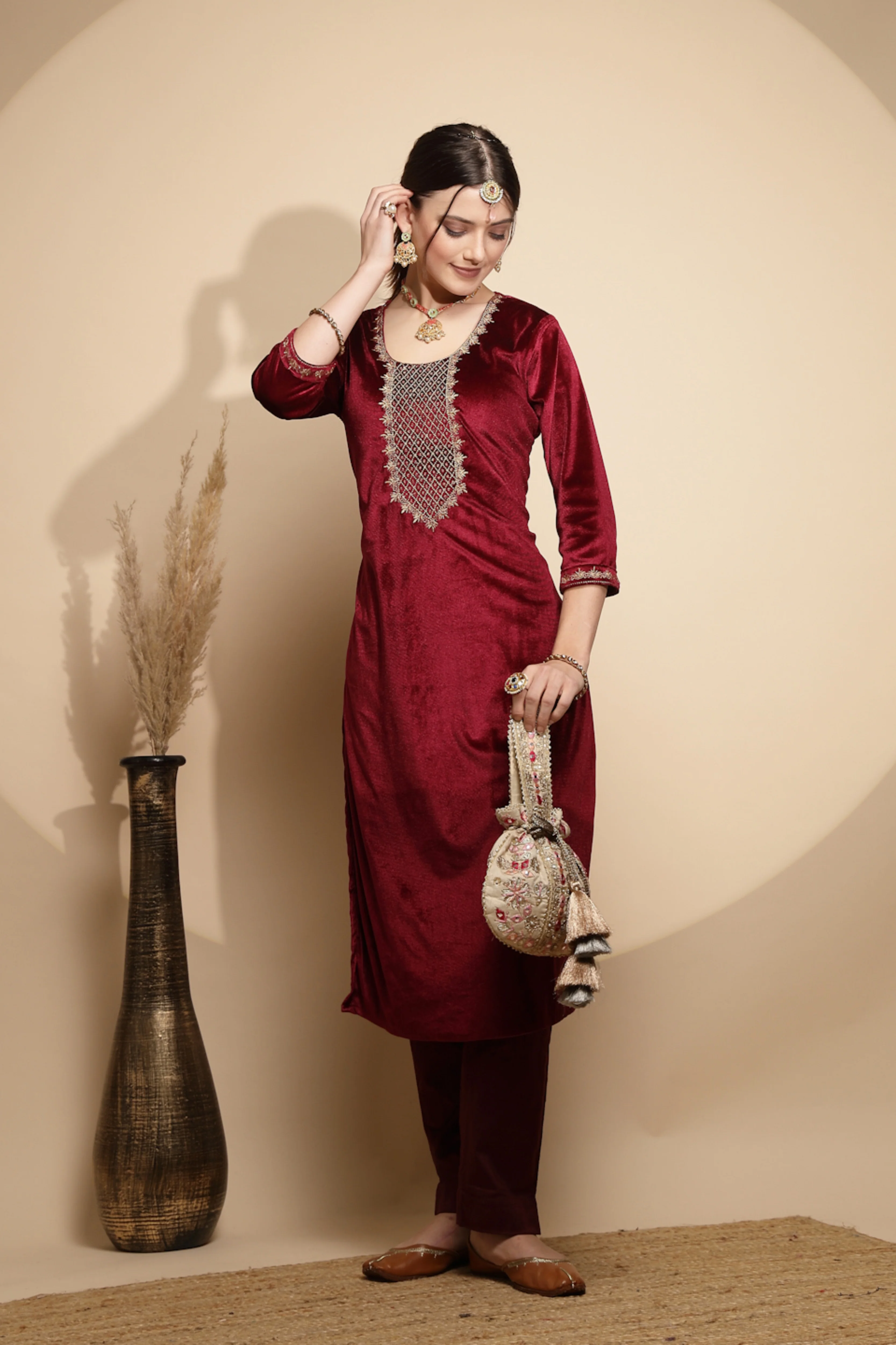 Maroon Embellished Velvet Kurta - Image 4