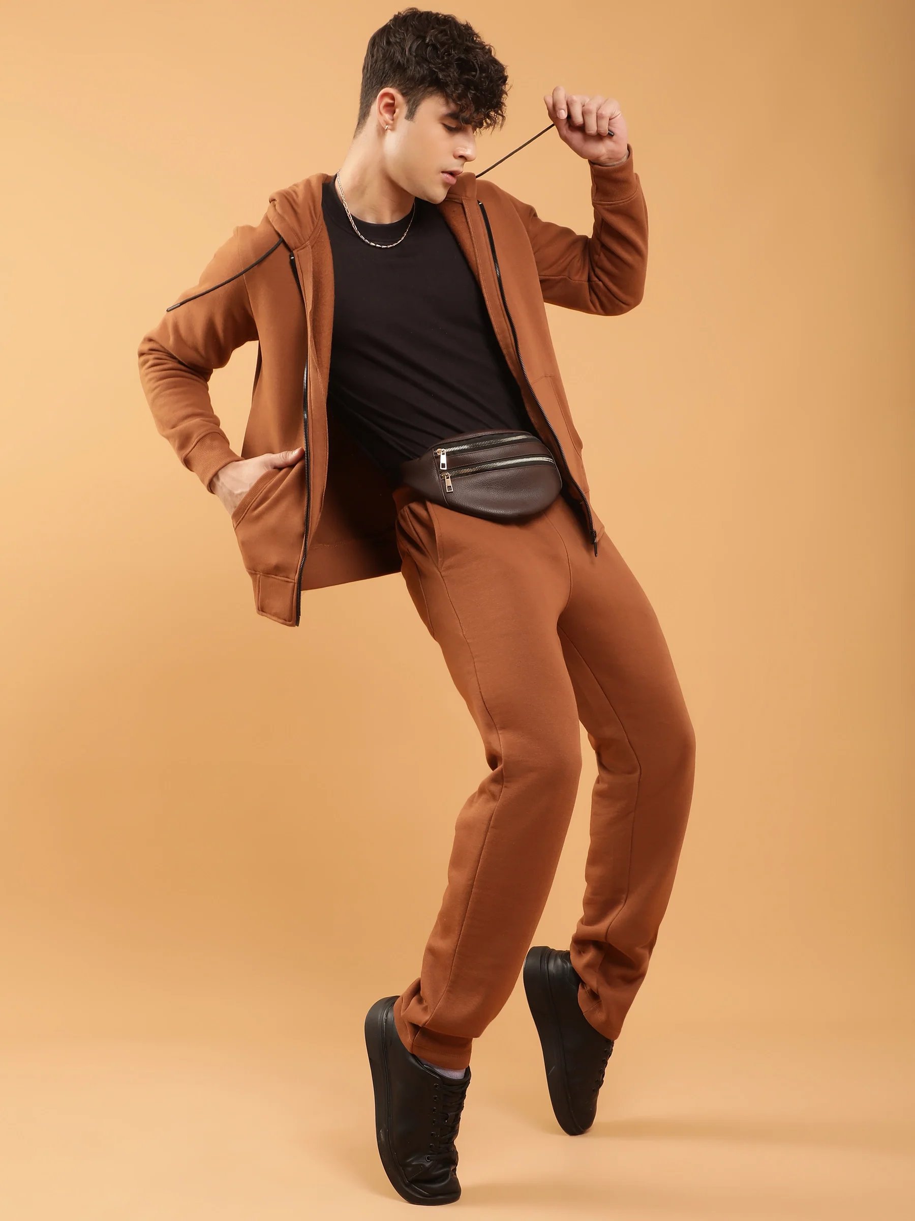 s Brown Solid Regular Fit Fleece Hooded Sweatshirt