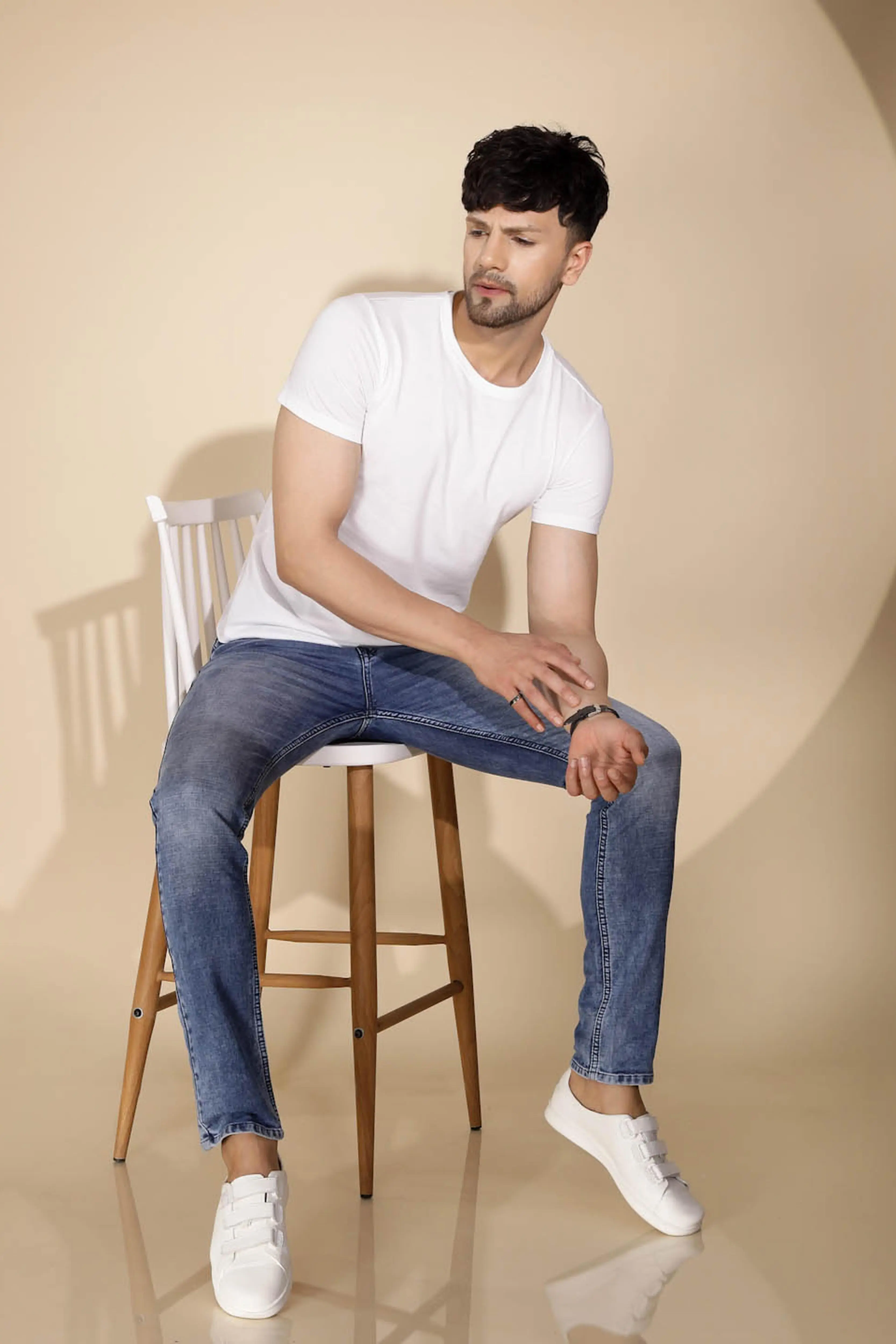 White Round Neck Solid T-Shirt - Image 4
