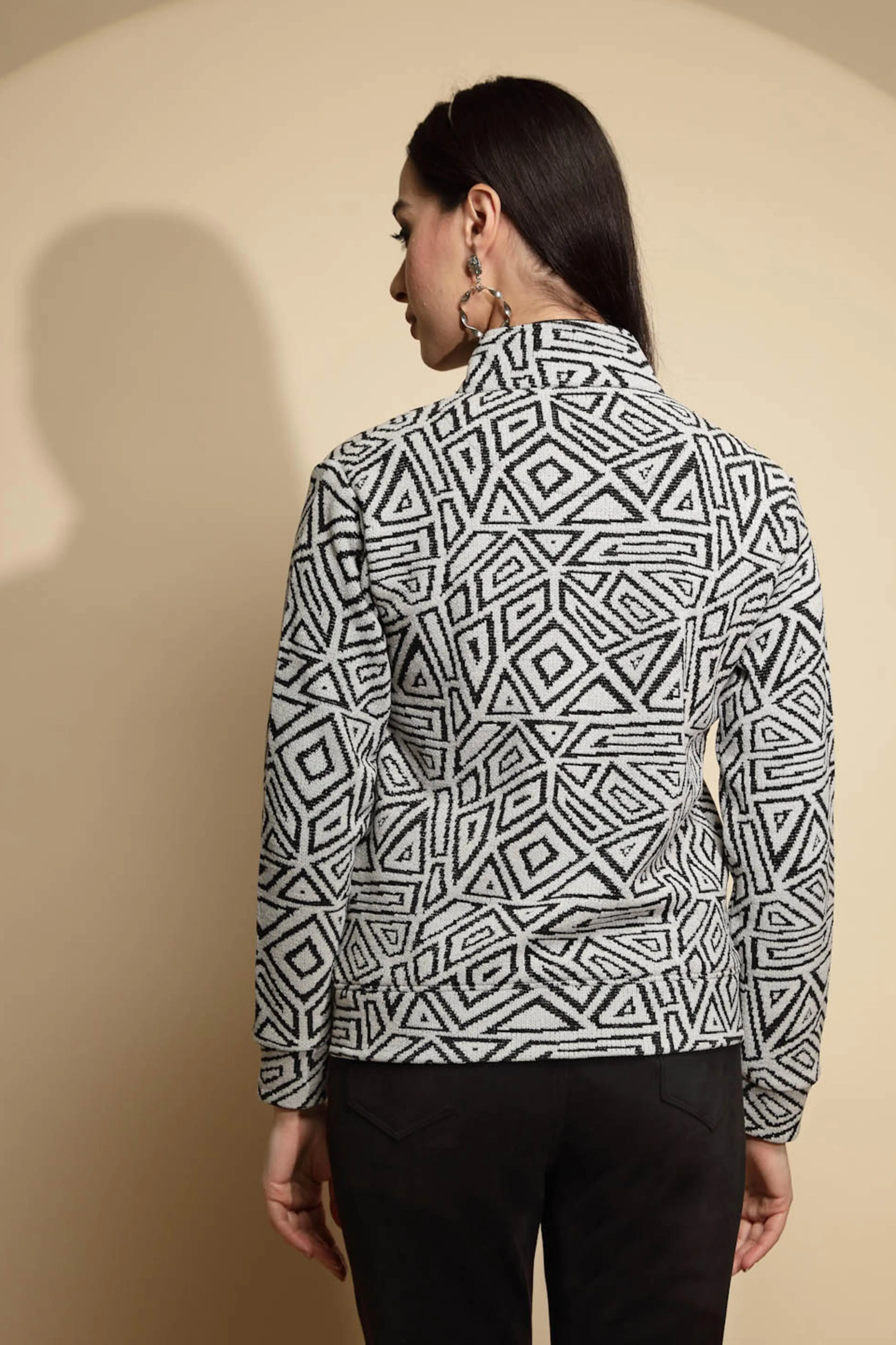 Monochrome Geometric Acrylic Sweatshirt - Image 4