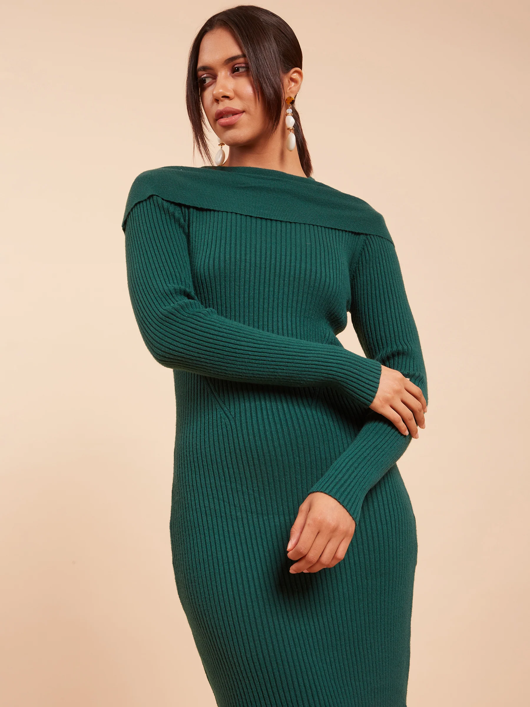 Elongated Neck Full Sleeves Green Slim Fit Bodycon Dress