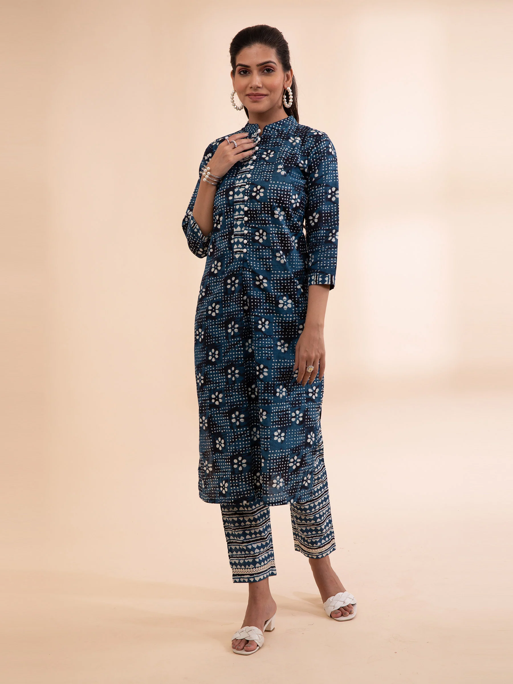 Women Indigo Collar Neck Printed Kurta Set - Image 3