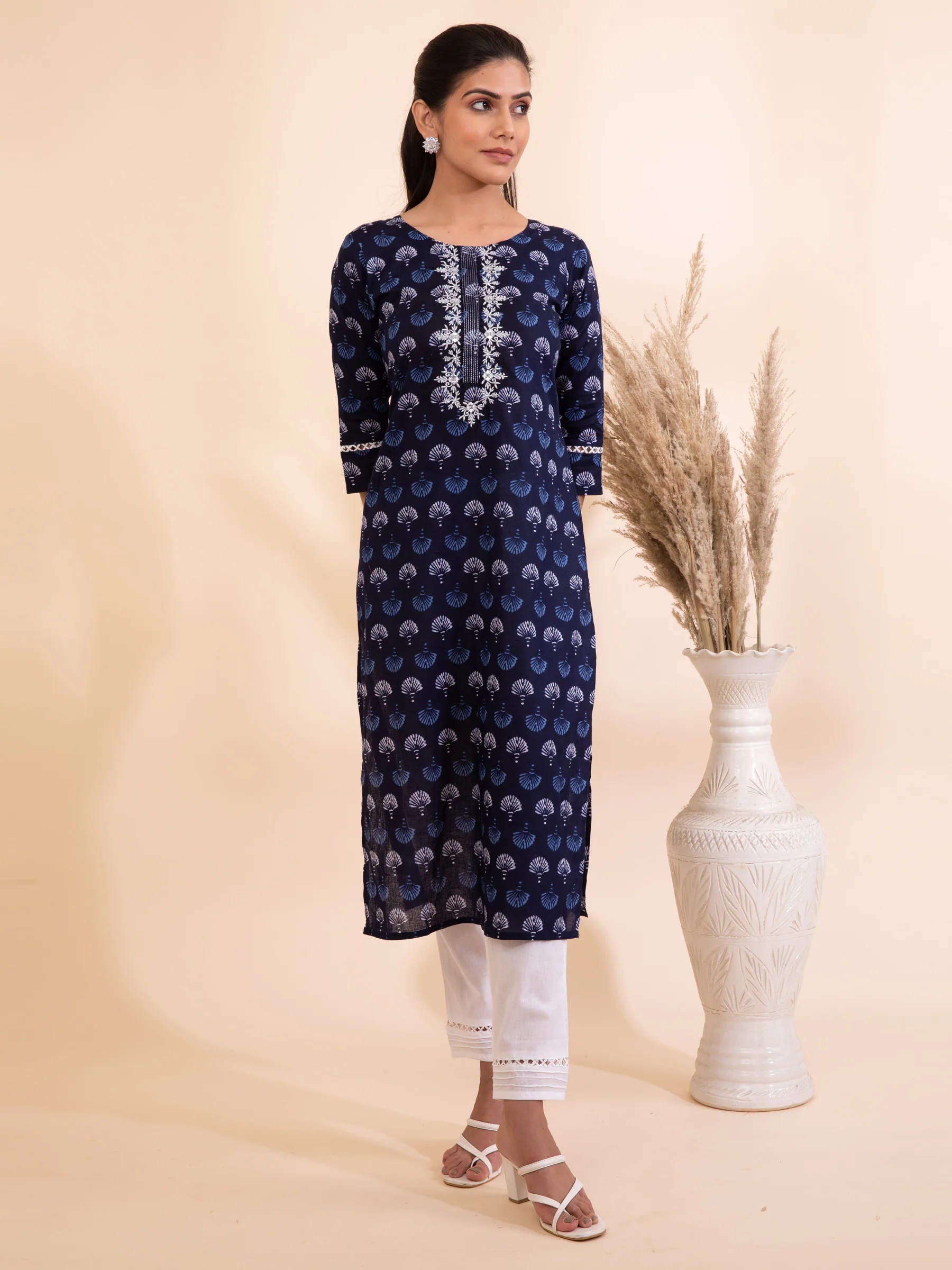 Women Indigo Round Neck Printed Kurta Set - Image 4