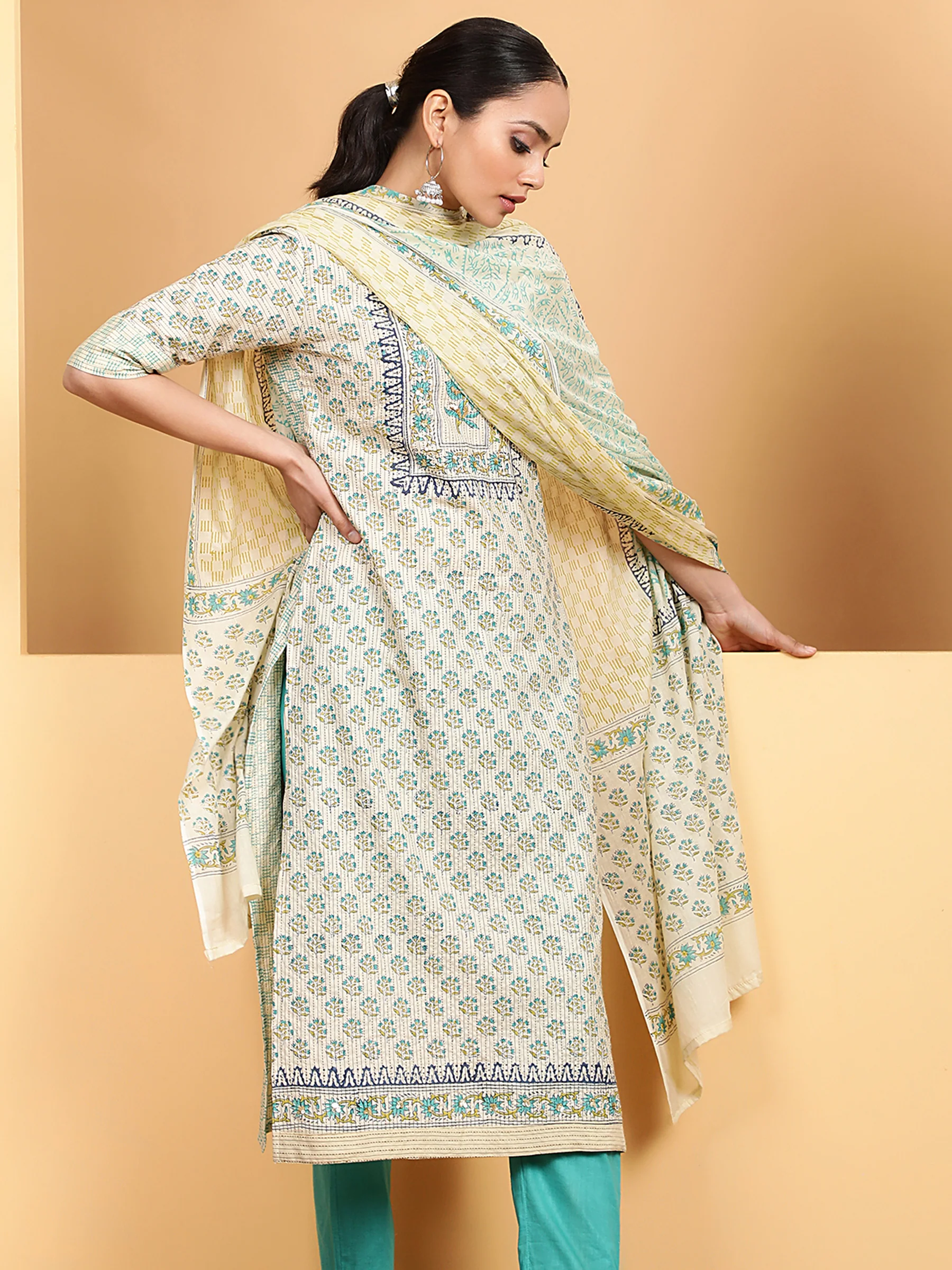 Turquoise Square Neck Printed Kurta Suit Set - Image 3